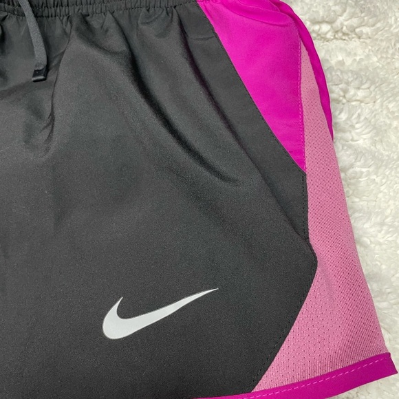 Nike Dri-Fit Black Pink Standard Fit 4" Running Shorts Womens Size Small - Picture 8 of 9